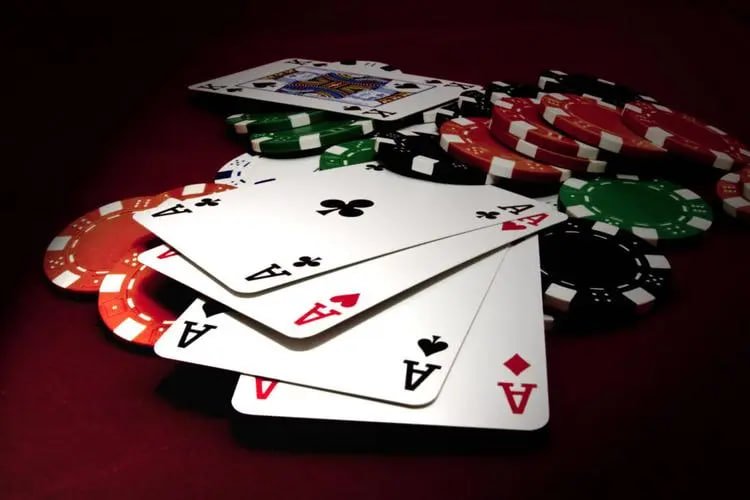 iwbet002 တွင် ရုပ်ဆင်းလှသော အွန်လိုင်း စလော့ ဂိမ်းများ ကစားနေသည့် မြင်ကွင်း